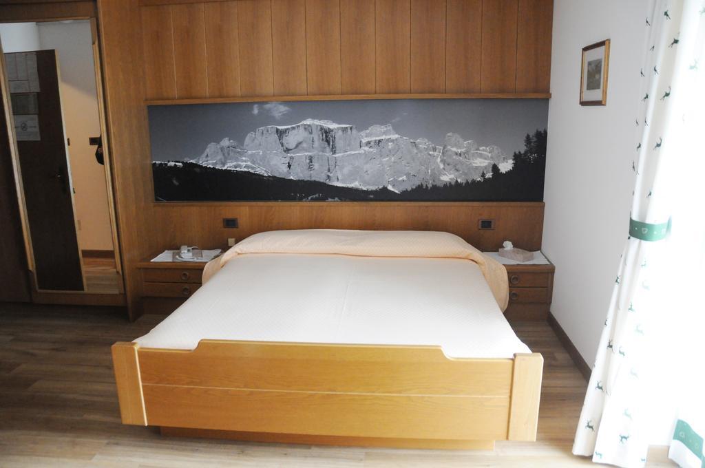 Hotel Garni Soreie ปอซซาดิฟัซซา ภายนอก รูปภาพ