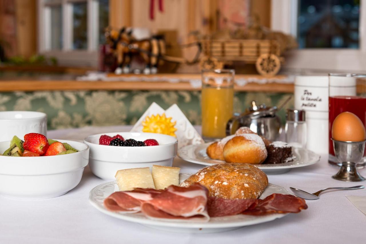 Hotel Garni Soreie ปอซซาดิฟัซซา ภายนอก รูปภาพ